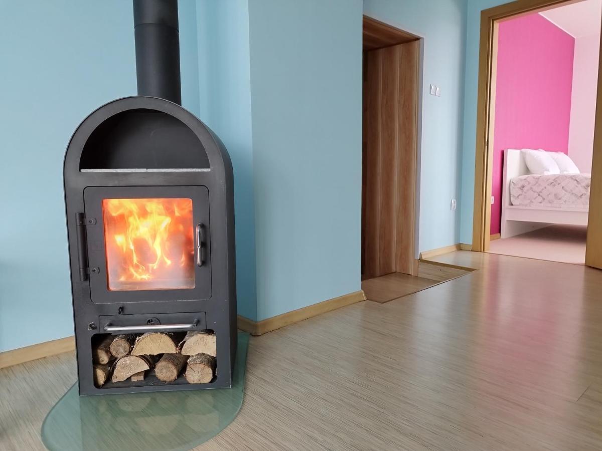 Spacious & Cozy Apartment With Forest View Zapyskis Экстерьер фото