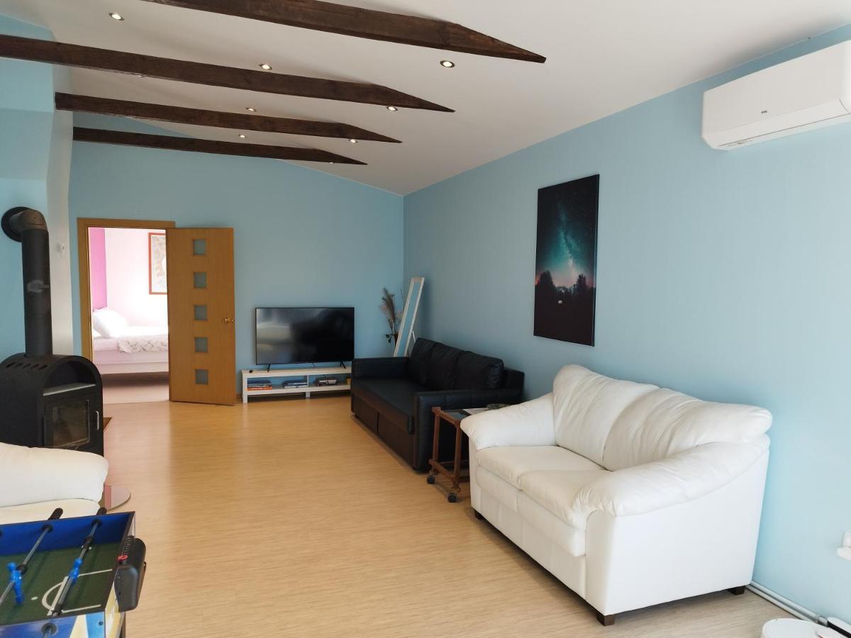 Spacious & Cozy Apartment With Forest View Zapyskis Экстерьер фото